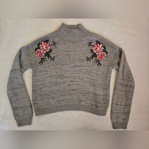 Cloud Chaser Sweater Medium Cropped  Embroidered Roses Butterflies‎ Gray EUC